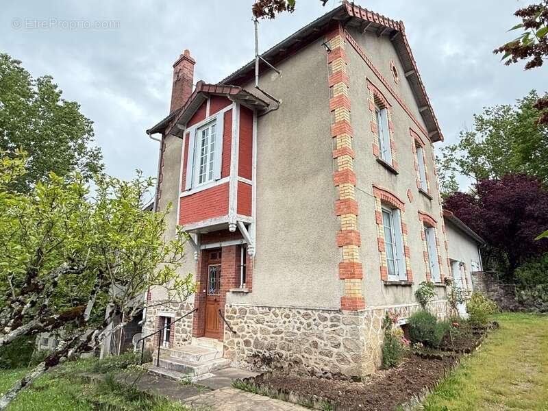 Maison à LA CELLE-DUNOISE