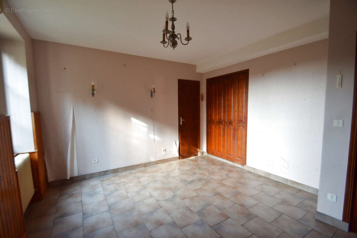 Maison à MONTEIGNET-SUR-L'ANDELOT