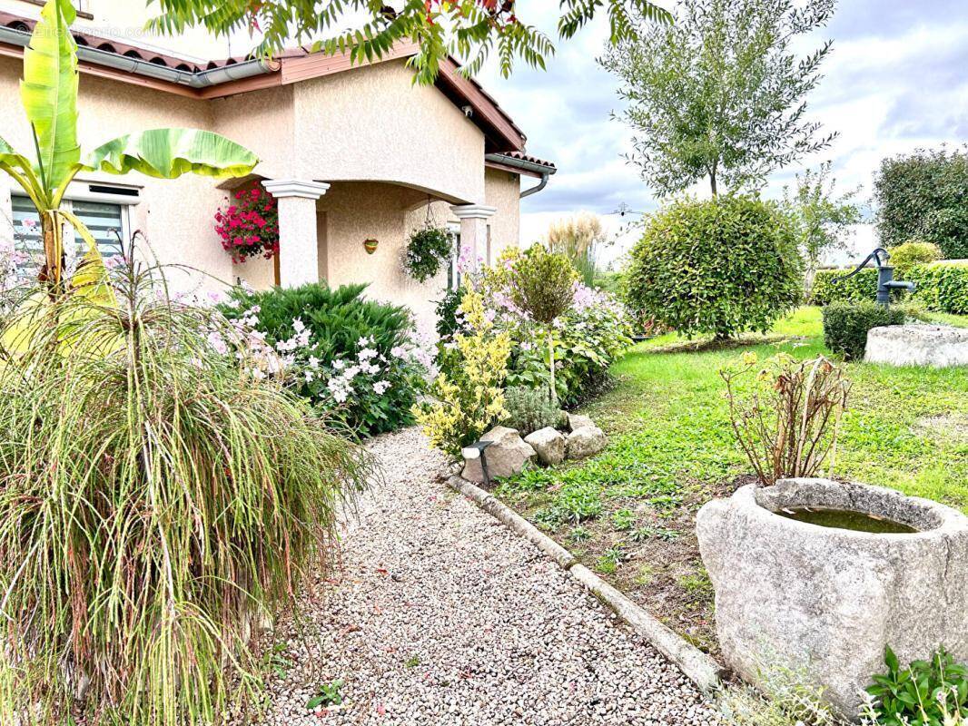 Maison à SAINT-LAURENT-DE-CHAMOUSSET