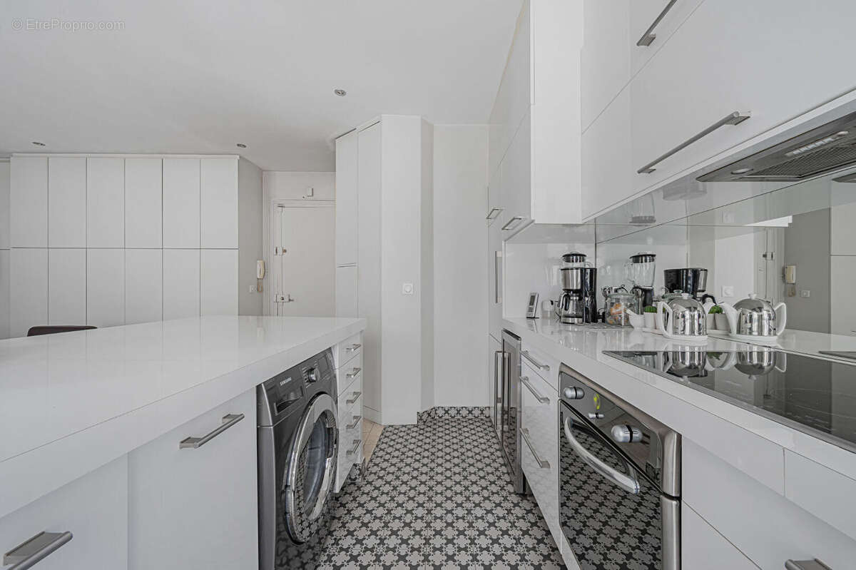 Appartement à PARIS-14E