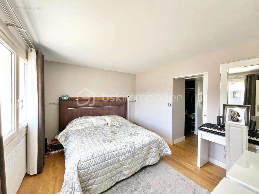 Maison familiale de 174 m² avec vue et environnement privilégié - photo 11