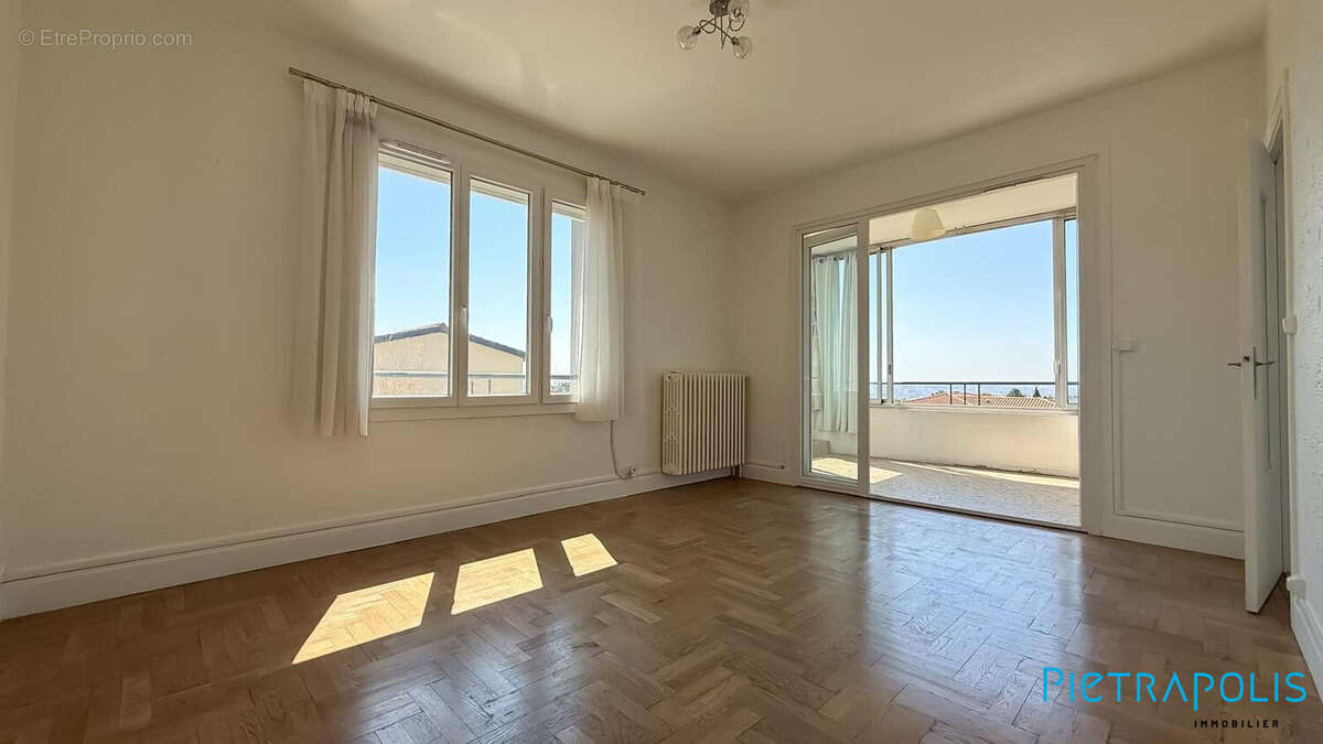 Appartement 70 m² à Caluire-Et-Cuire  - photo 2
