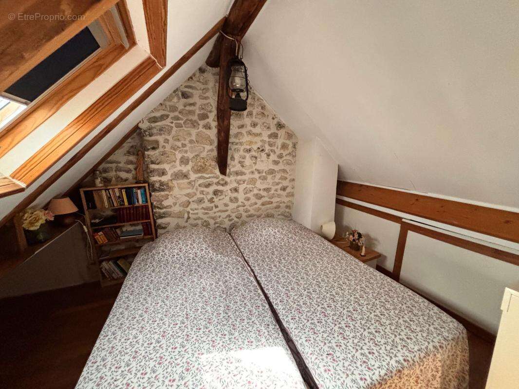 Maison à ORMOY-LA-RIVIERE