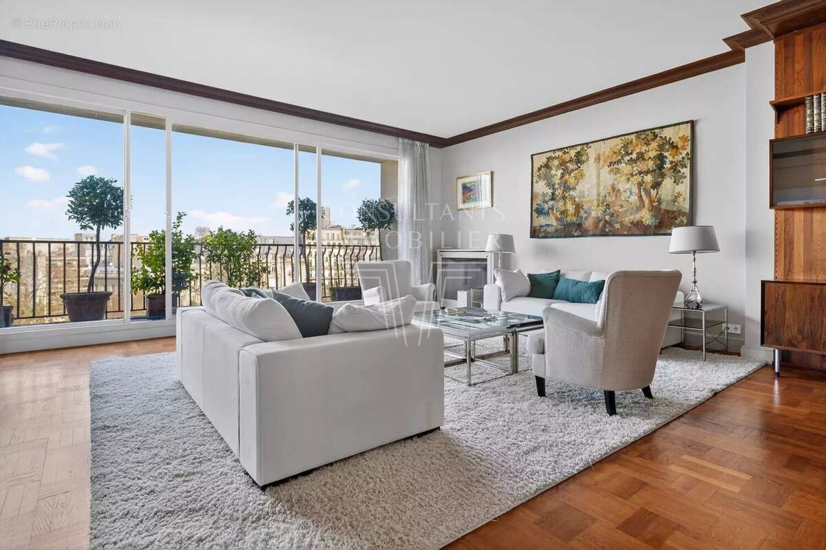 Appartement à PARIS-16E