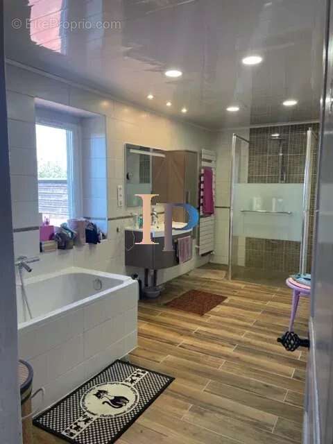 Maison à SAINT-CHRISTOPHE-EN-BRIONNAIS