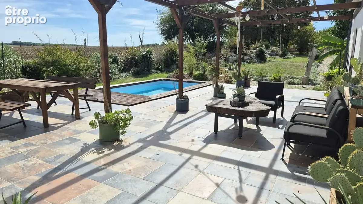 Maison 5 pièces 136 m² à vendre à Saint-Georges-Des-Coteaux (17810) - photo 2