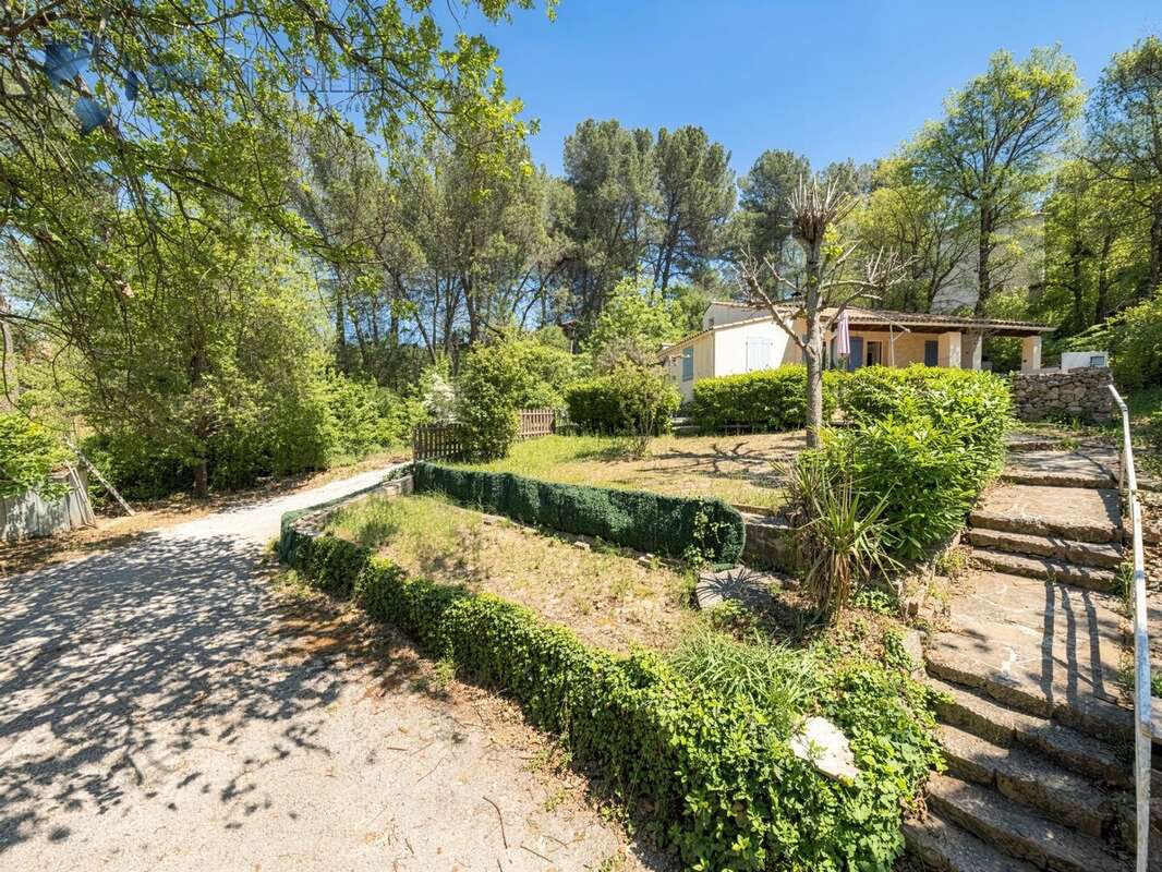 Terrain constructible 600m²— fuveau - photo 3