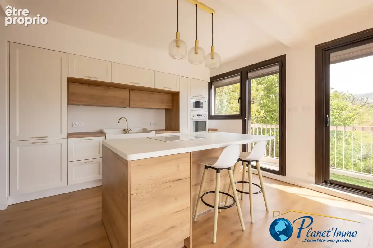 Saint-Etienne Vivaraise Appartement Type 3 de 85 m2 au dernier étage avec terrasse et garage. - photo 4