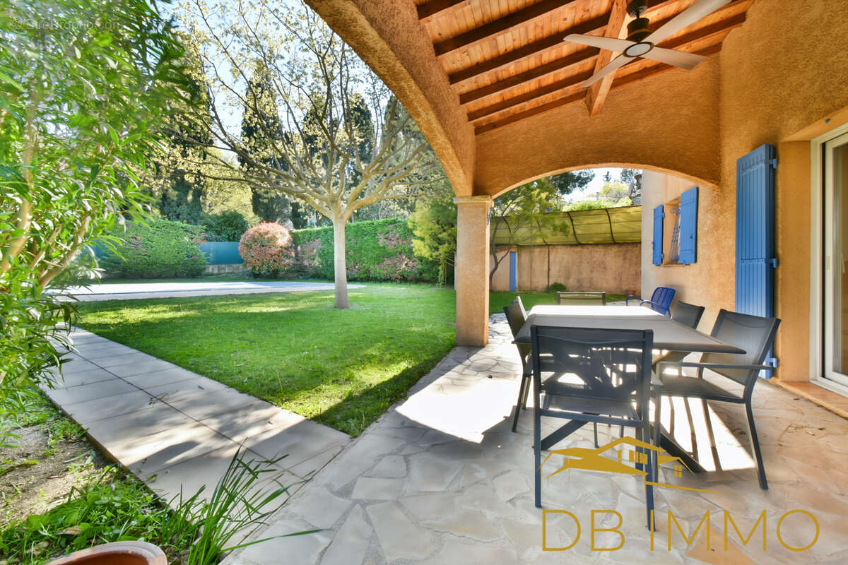 Maison à CHATEAUNEUF-DE-GADAGNE