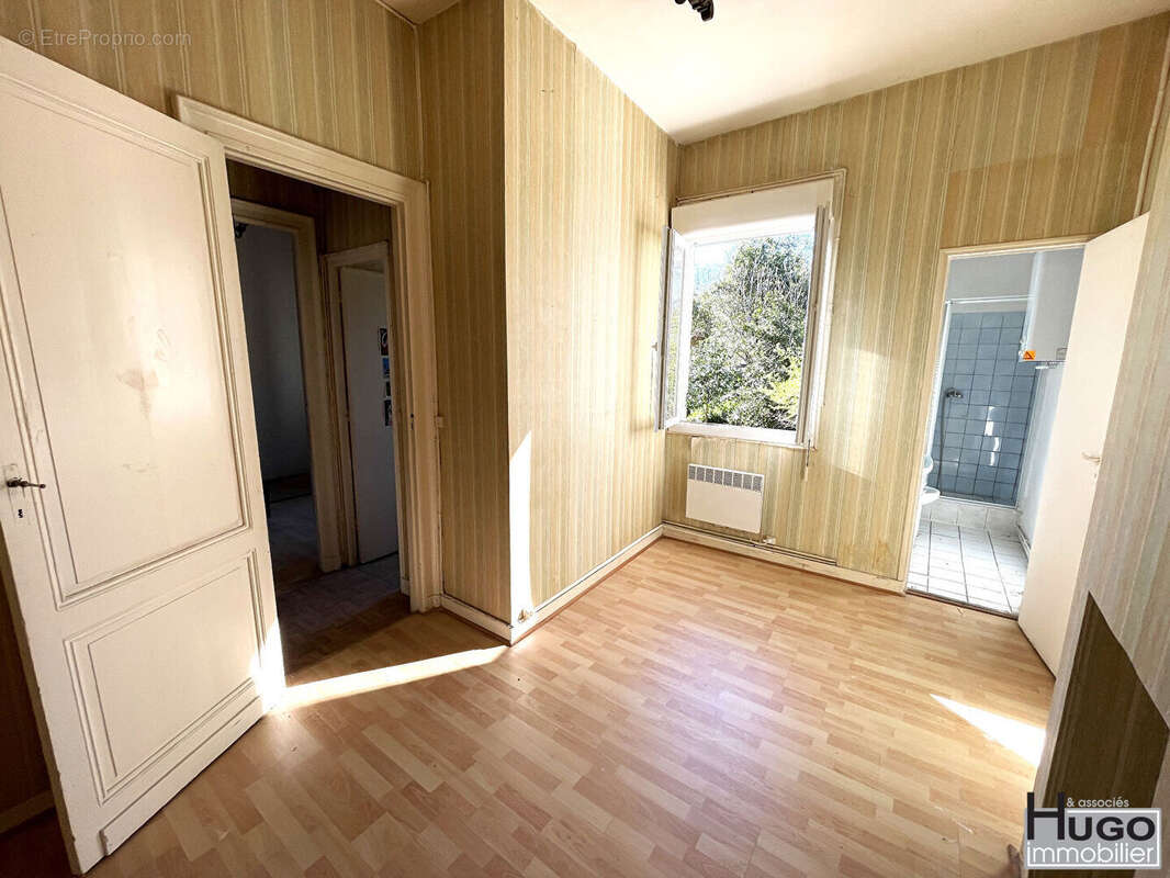 Bordeaux saint-seurin - appartement 2 pieces a renover- au calme cöté jardin ! - photo 3