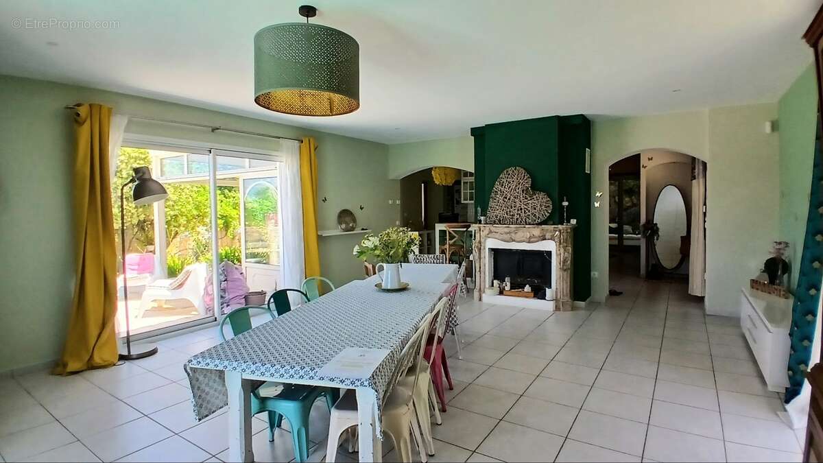 Agréable villa avec 4 chambres et 3 salles et piscine chauffée. - photo 11