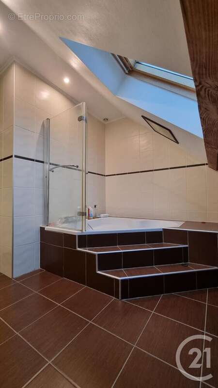 Maison à NEUILLY-LE-REAL