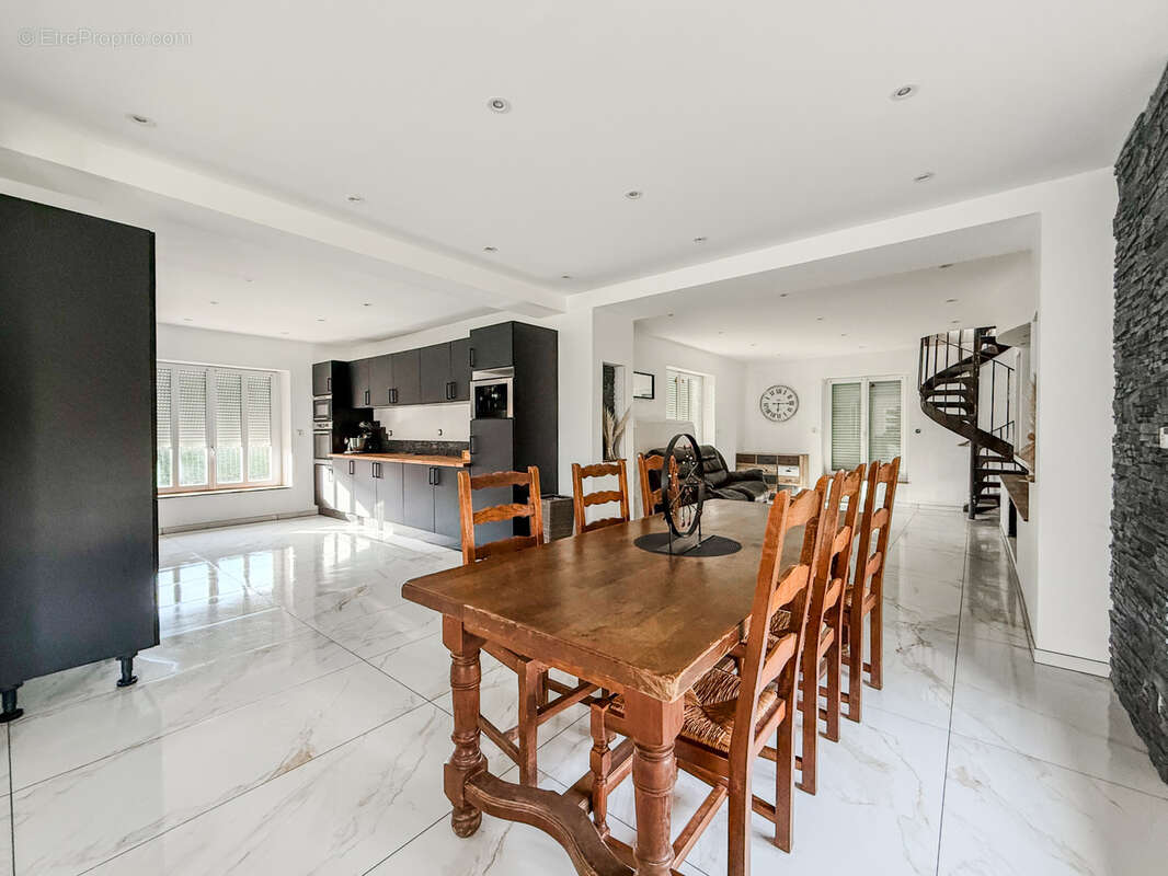 Maison à MEHARICOURT