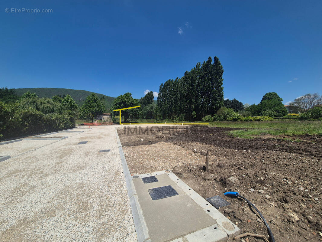 Terrain à LE POET-LAVAL