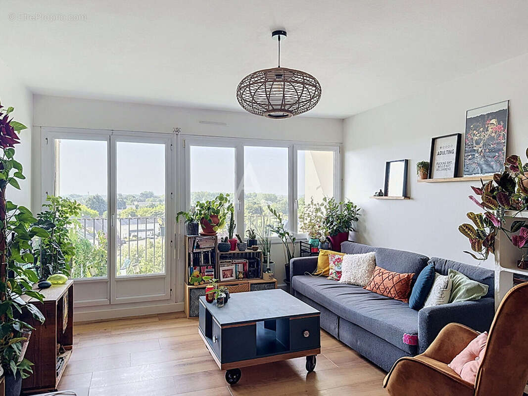 Appartement à LES PONTS-DE-CE
