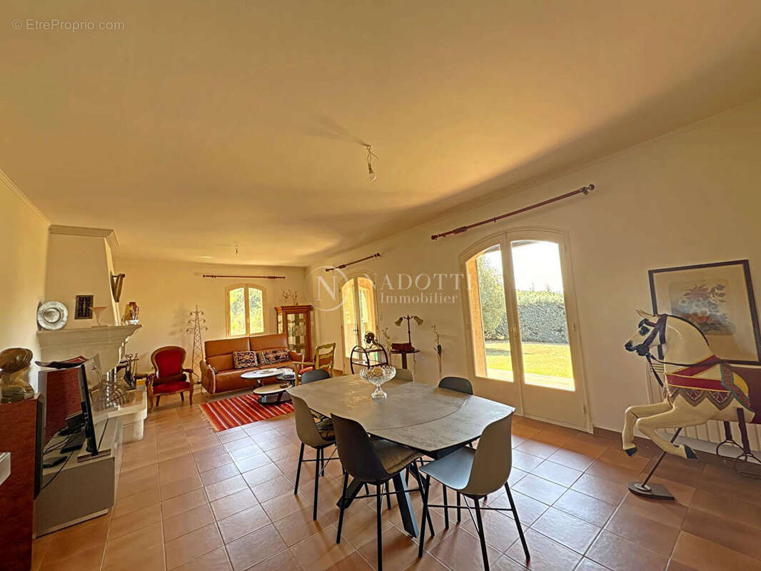 Lourmarin au coeur du Luberon - Villa avec piscine à 10mn à pied du village - photo 3