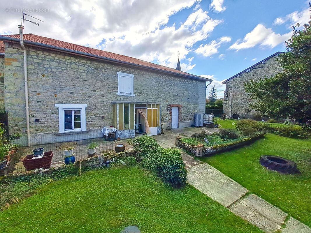 Maison à CHATEL-CHEHERY