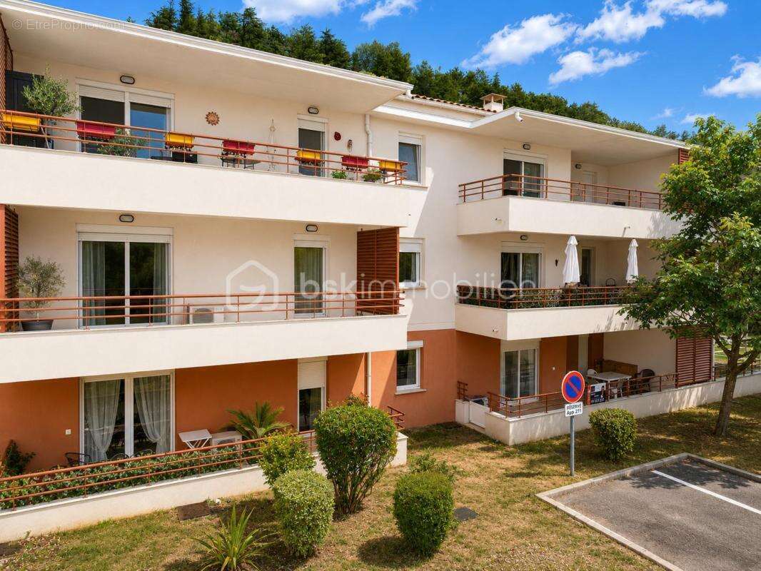  EXCLUSIVITÉ – Superbe T3 avec terrasse de 15 m² ET PLACE DE PARKING dans la résidence la plus prisée de Lamalou-les-Bains ! - photo 17