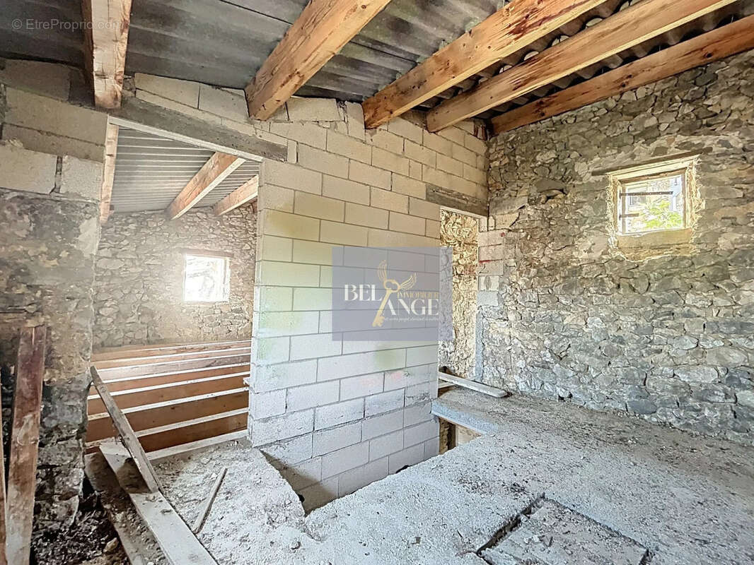 Maison à LABASTIDE-DE-VIRAC