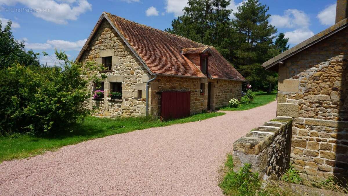 Maison à COSNE-D&#039;ALLIER