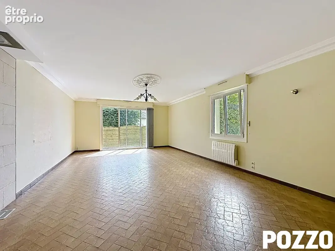 A Vendre - Saint Jean De La Haize - Maison 7 pièce(s) 140.83 m² - sous sol - vie de plain pied - photo 4