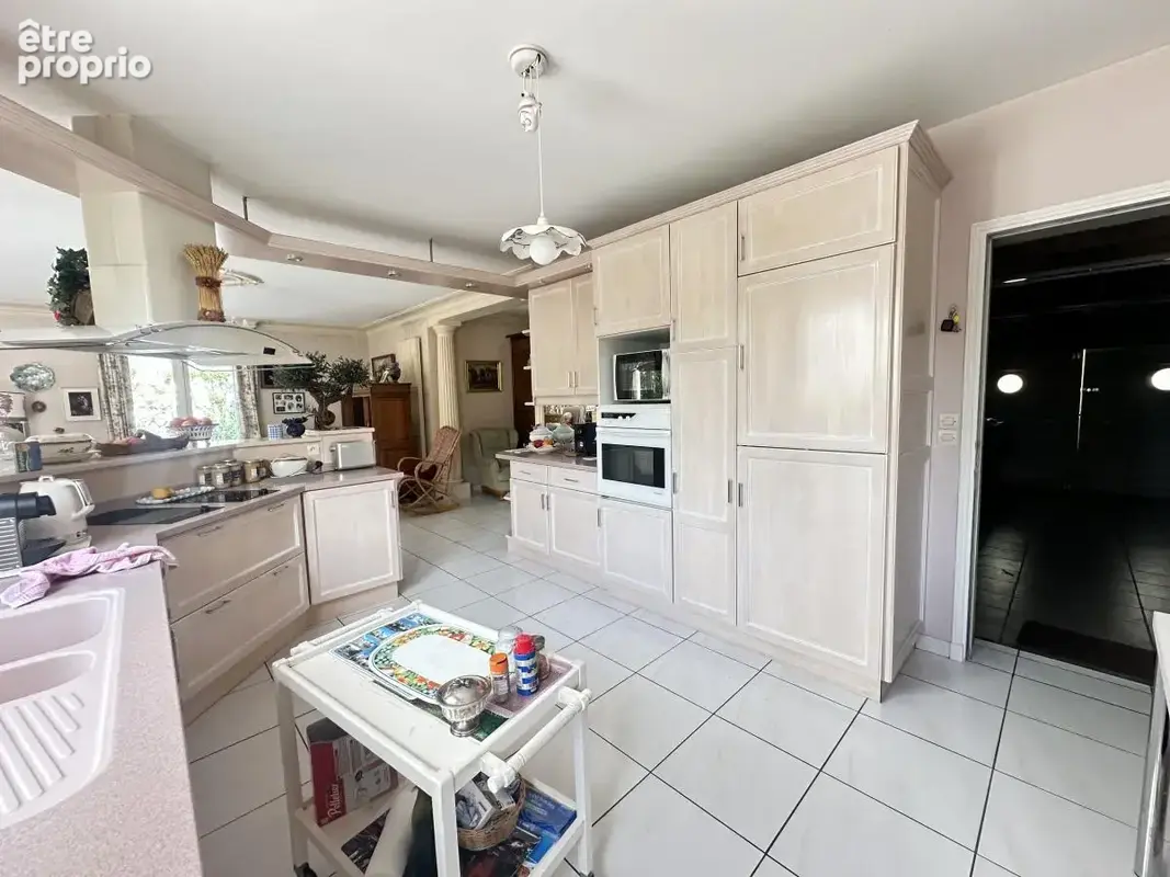 Maison 6 pièces 242 m² à vendre à Veigne (37250) - photo 6