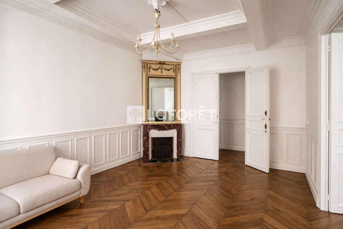 Trois Pièces - Charme de l'ancien - Paris 15ème - photo 2