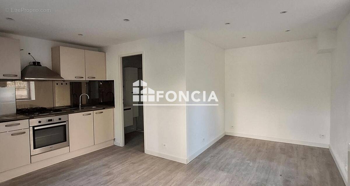 Appartement à PERON