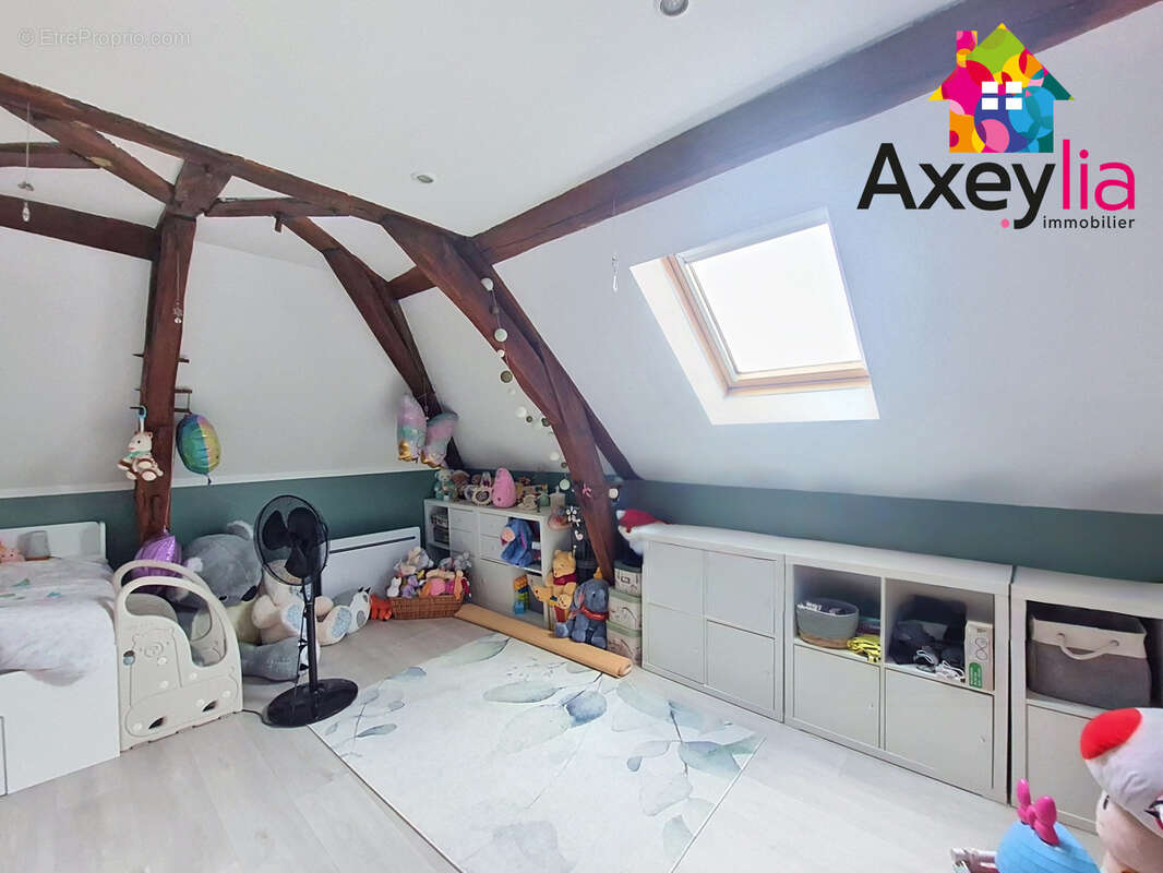 À vendre - charlieu - maison avec terrain et 5 chambres - photo 6