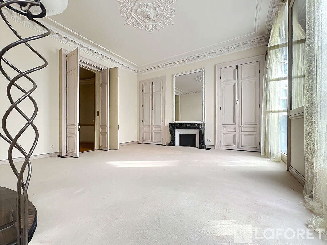Appartement à PARIS-2E