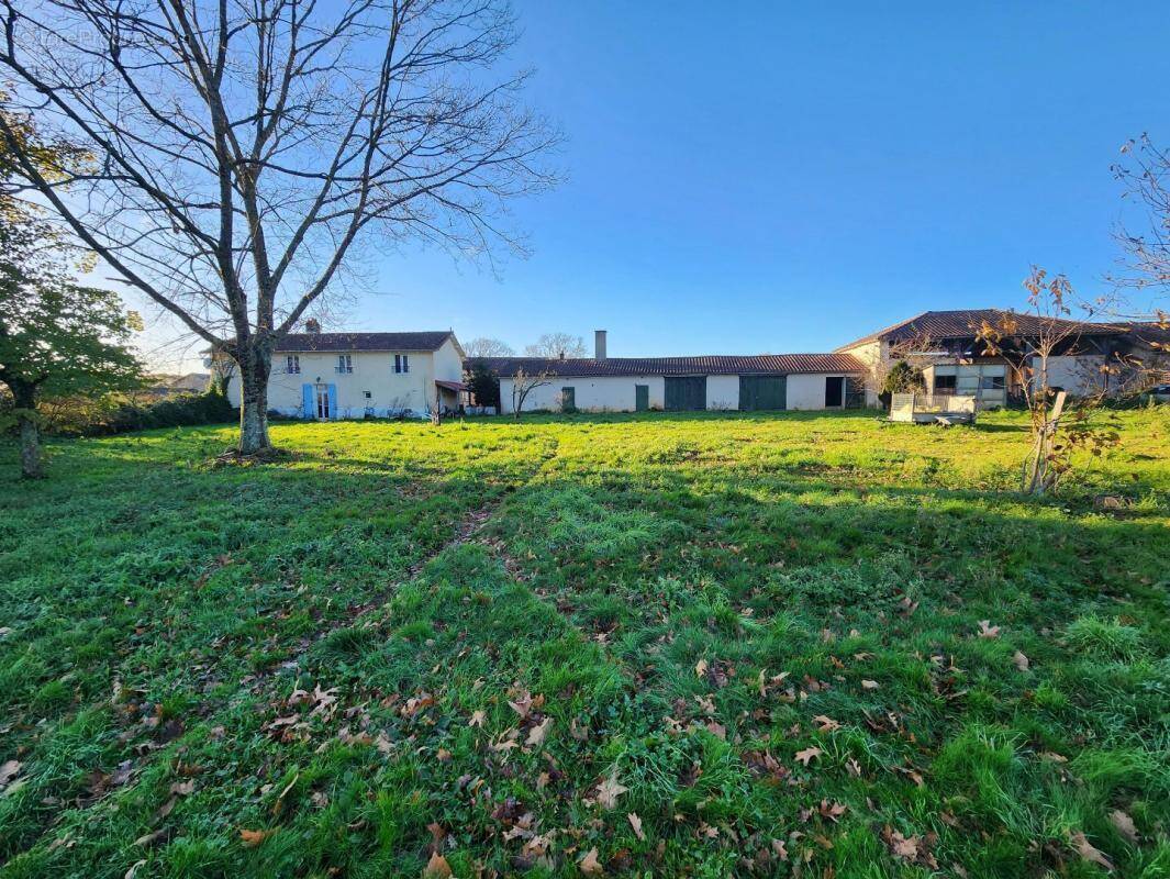 Maison à AVAILLES-LIMOUZINE