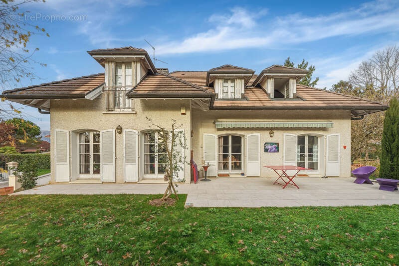 Maison à PREVESSIN-MOENS