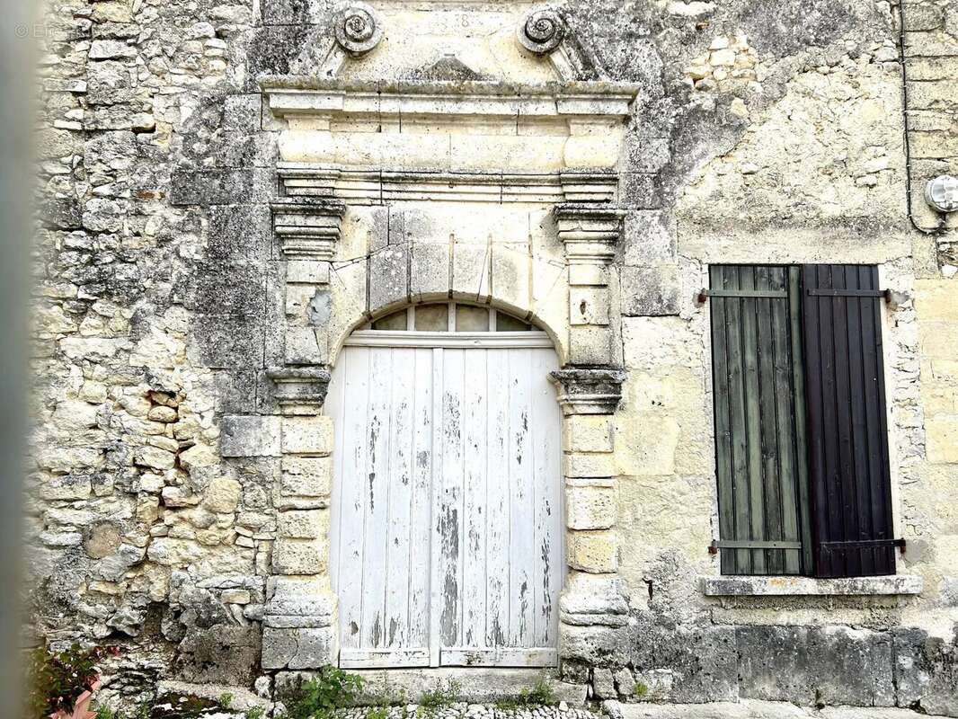Maison à VILLEBOIS-LAVALETTE