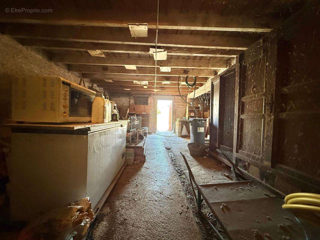 Maison avec grange et terrain constructible - photo 11
