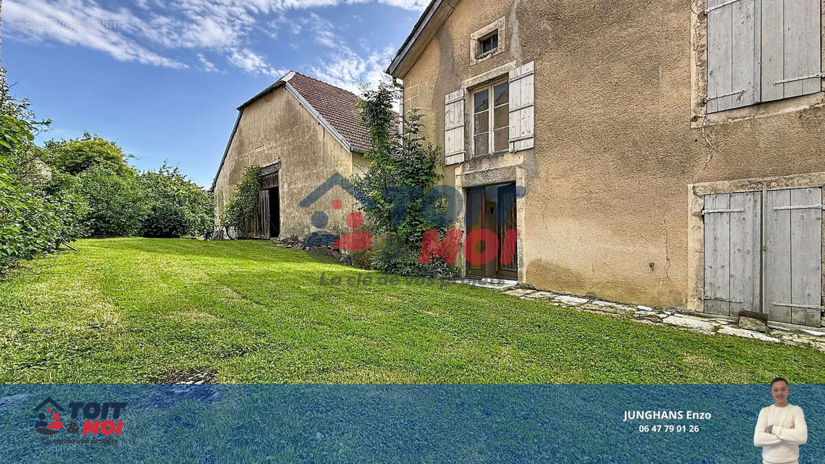 Maison à COMBEAUFONTAINE