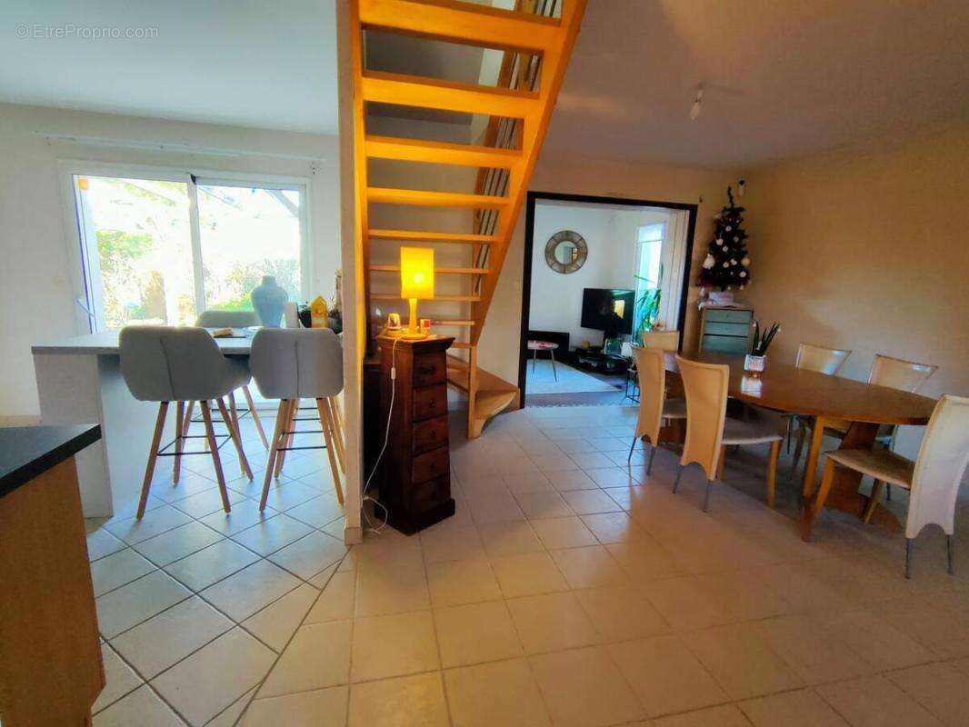Maison à LA MEMBROLLE-SUR-LONGUENEE
