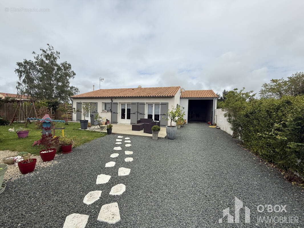 Maison à LES MAGNILS-REIGNIERS