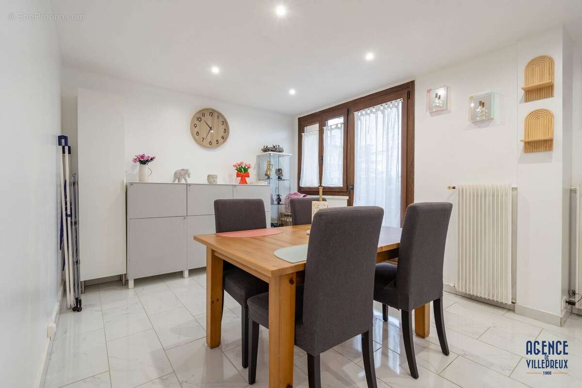 Appartement à LES CLAYES-SOUS-BOIS