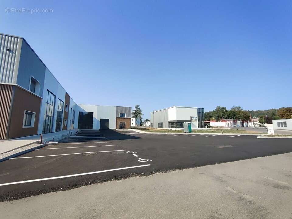 Autre à BOURGOIN-JALLIEU