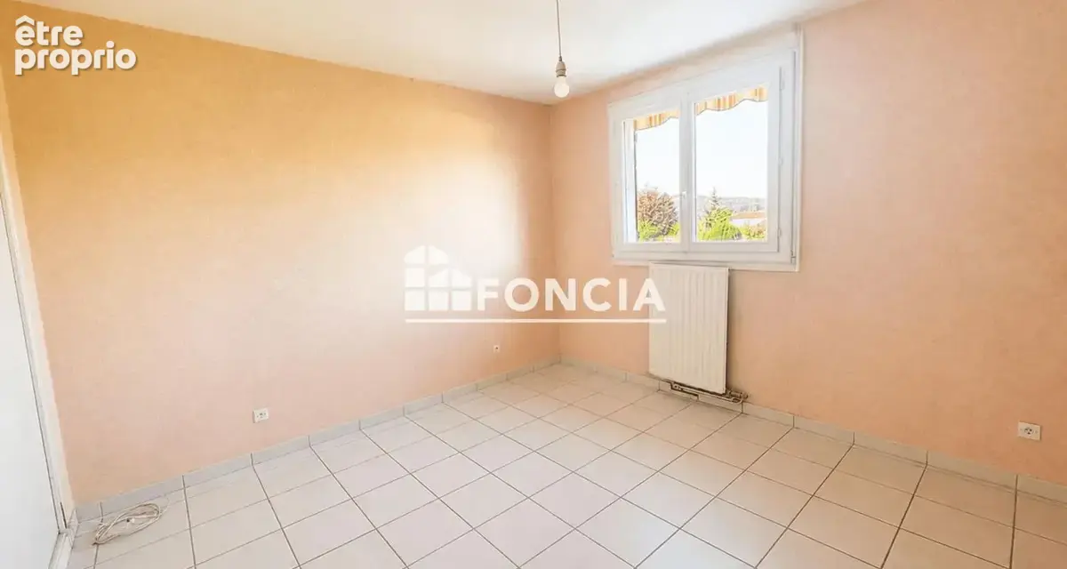 À VENDRE – GENAY – Maison familiale 3/4 chambres – 103 m² – Parcelle 367 m² – Environnement calme - photo 4
