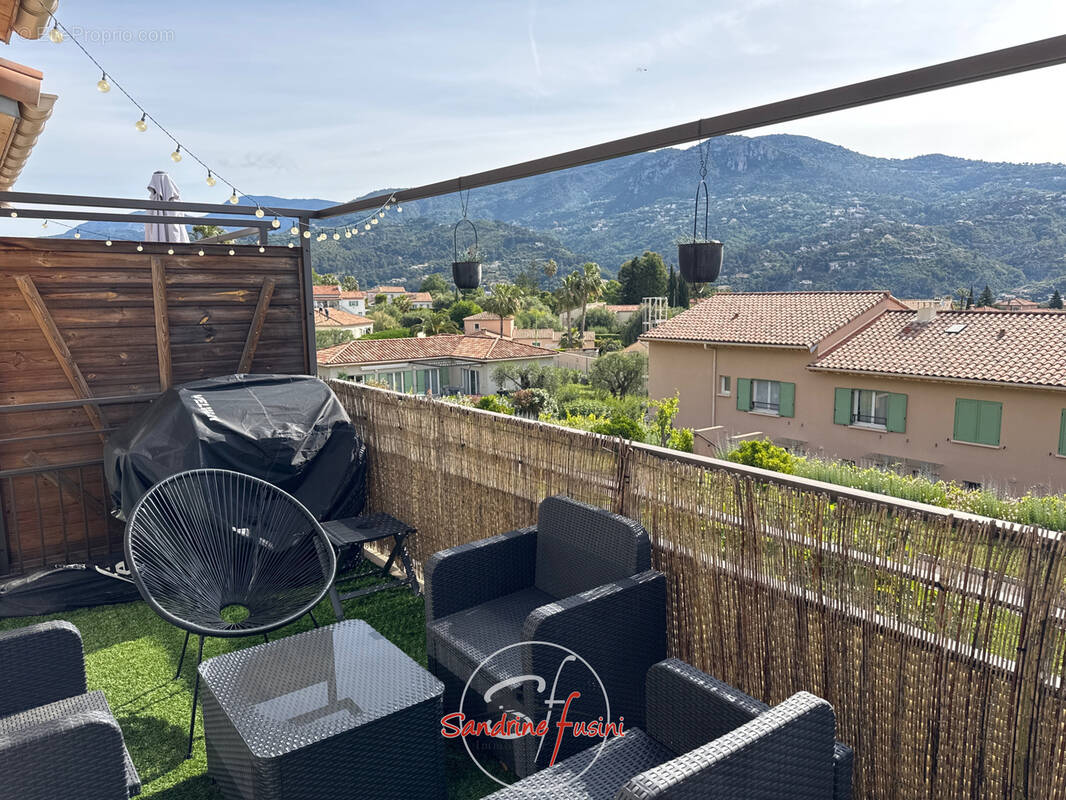 Appartement à CARROS