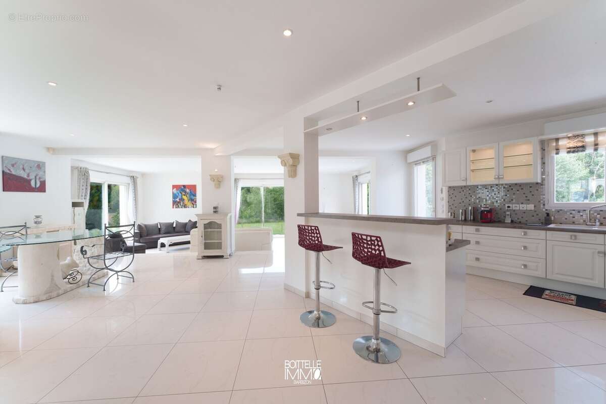 Maison à SAINT-PIERRE-LES-NEMOURS