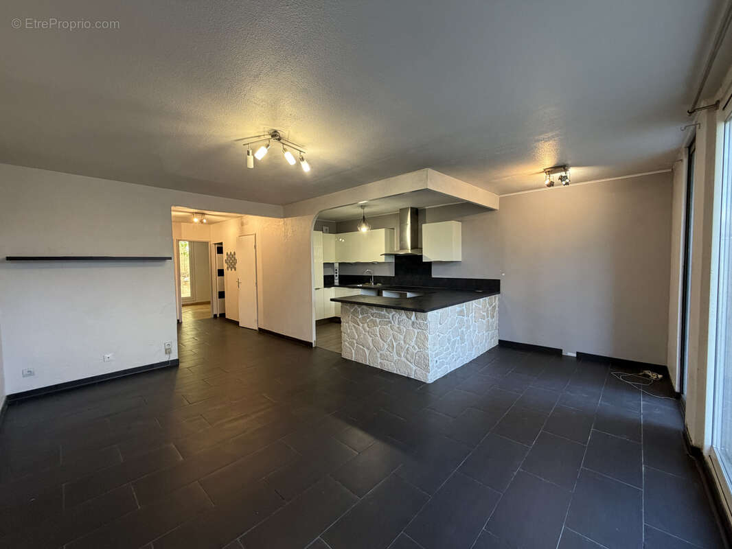 Appartement à CARROS