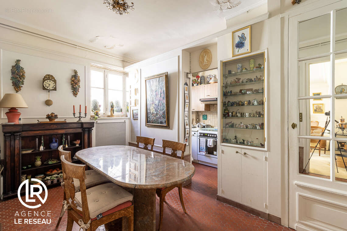 Appartement à PARIS-8E