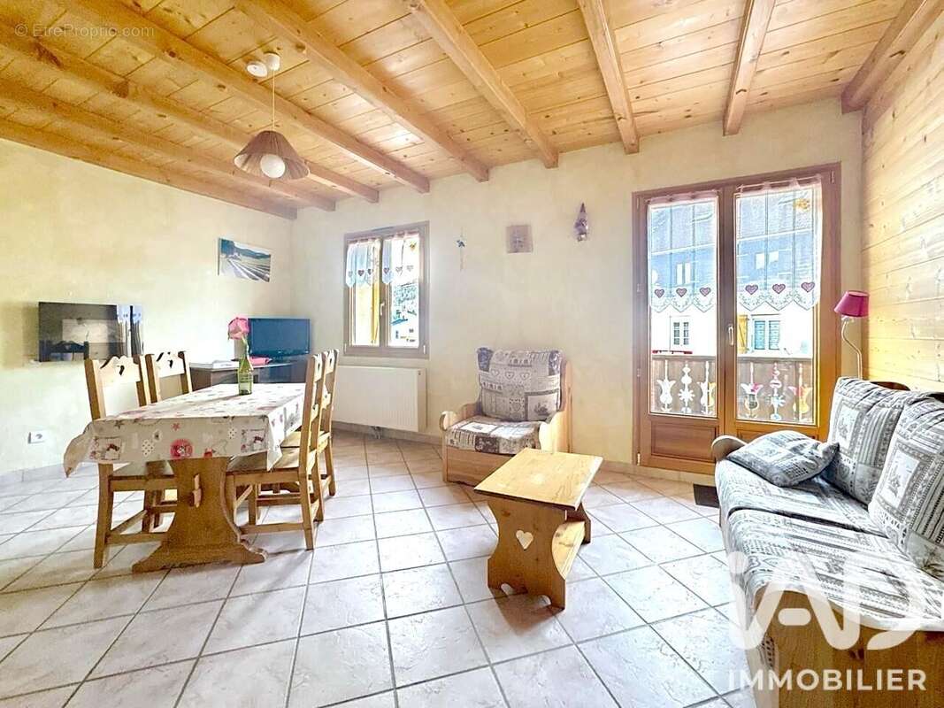 Appartement 445 m² à Bellefontaine  - photo 3
