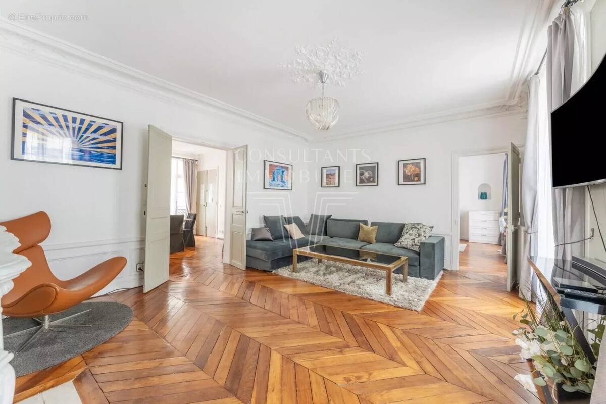 Appartement à PARIS-7E