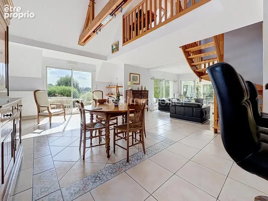 Maison contemporaine avec double garage et sous sol complet ! - photo 2
