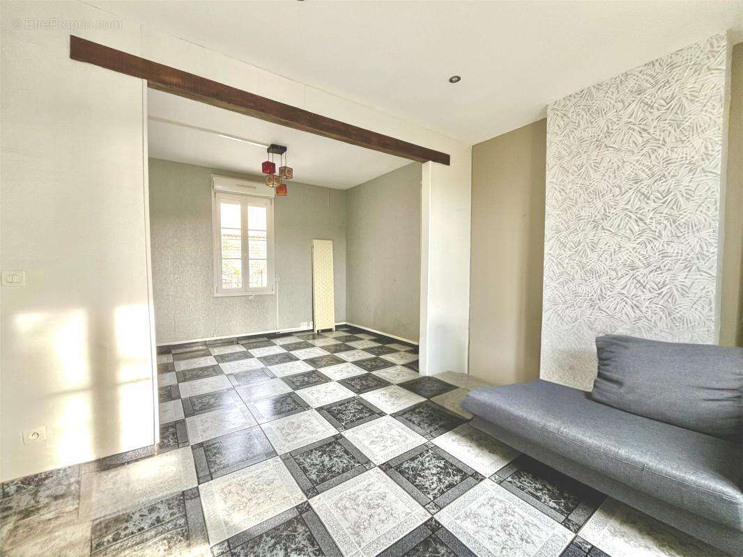 Maison à VILLENEUVE-SAINT-GERMAIN