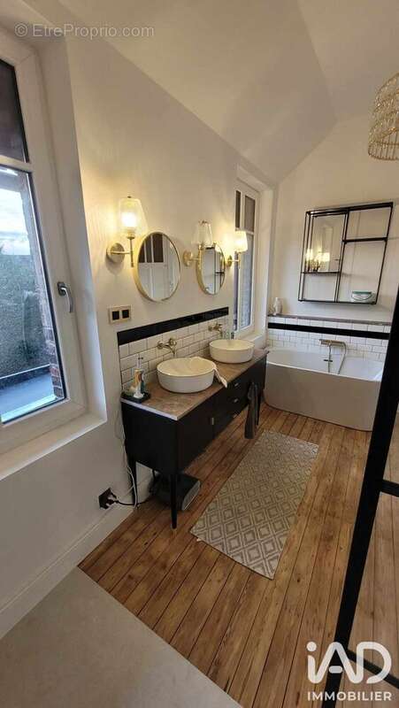 Maison 234 m² à Saint-Amand-Les-Eaux  - photo 2