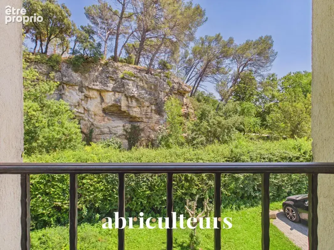 Mas provençal rénové de 249 m² avec dépendance en vente à Grans (13450) - photo 15